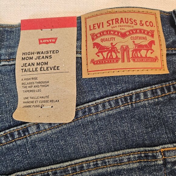 Levi's Women's High Waisted Mom Jeans - Size 31/29 - Picture 7 of 9
